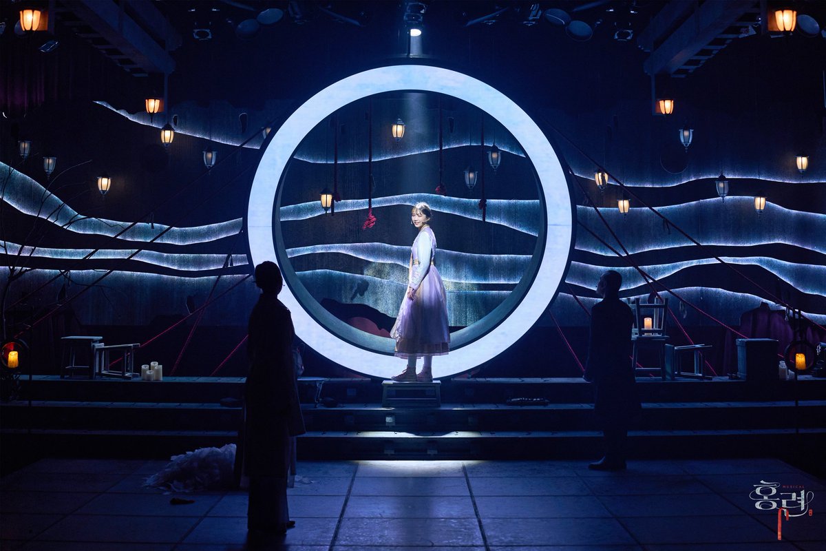 [뮤지컬 #홍련]

"안녕하십니까, 참관인 여러분.
죽은 자들의 세상 ‘저승’에 오신 것을 환영합니다."

📸 공연 사진 공개

2026.2.28 - 5.17
충무아트센터 중극장 블랙