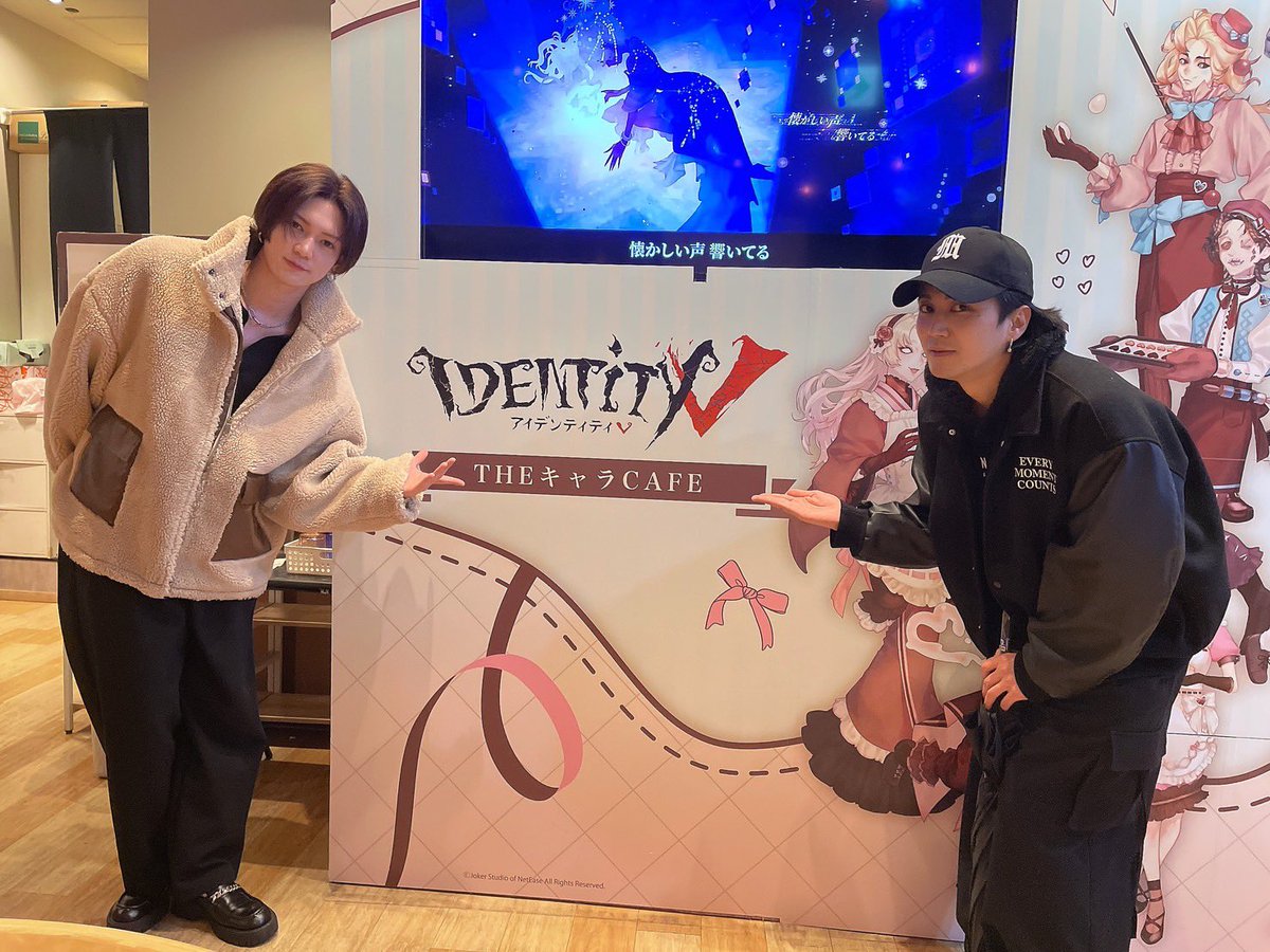 #THEキャラCAFE
さんへお邪魔してきましたー♪
ドリンク、食事が全部美味しくて幸せでした😃✨
なんと言っても
どこ見ても第五人格！
幸せ❤️

そして！グッズも購入させていただき

なんと❗️❗️
サインも書かせていただいたので
皆様是非THEキャラCAFEさんへ👀✨

#第五人格