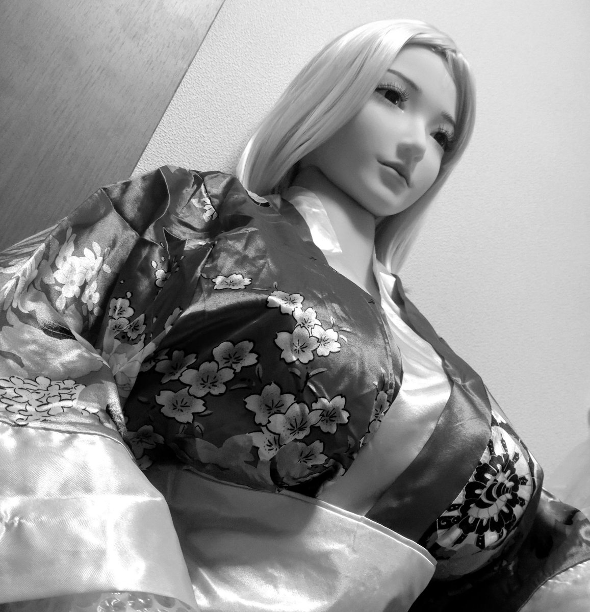 おはようございます☀️
休みがなく、クタクタ😭
心が暗くなって来たので、我が家の舞も黒にしました。コレはコレで良いかな思ってます！
皆さまのシリコン製ヘッド造形可愛くて美人さんばかりですね🥰❤️
いつかお迎えしたい🤭🥰