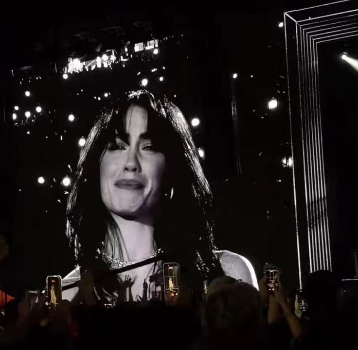 touchitaitana's tweet photo. chicas yo no estoy nada lista para ver a lali emocionada en river a mi me sacan en camilla no hay otra https://t.co/EYeTFoZJ5o