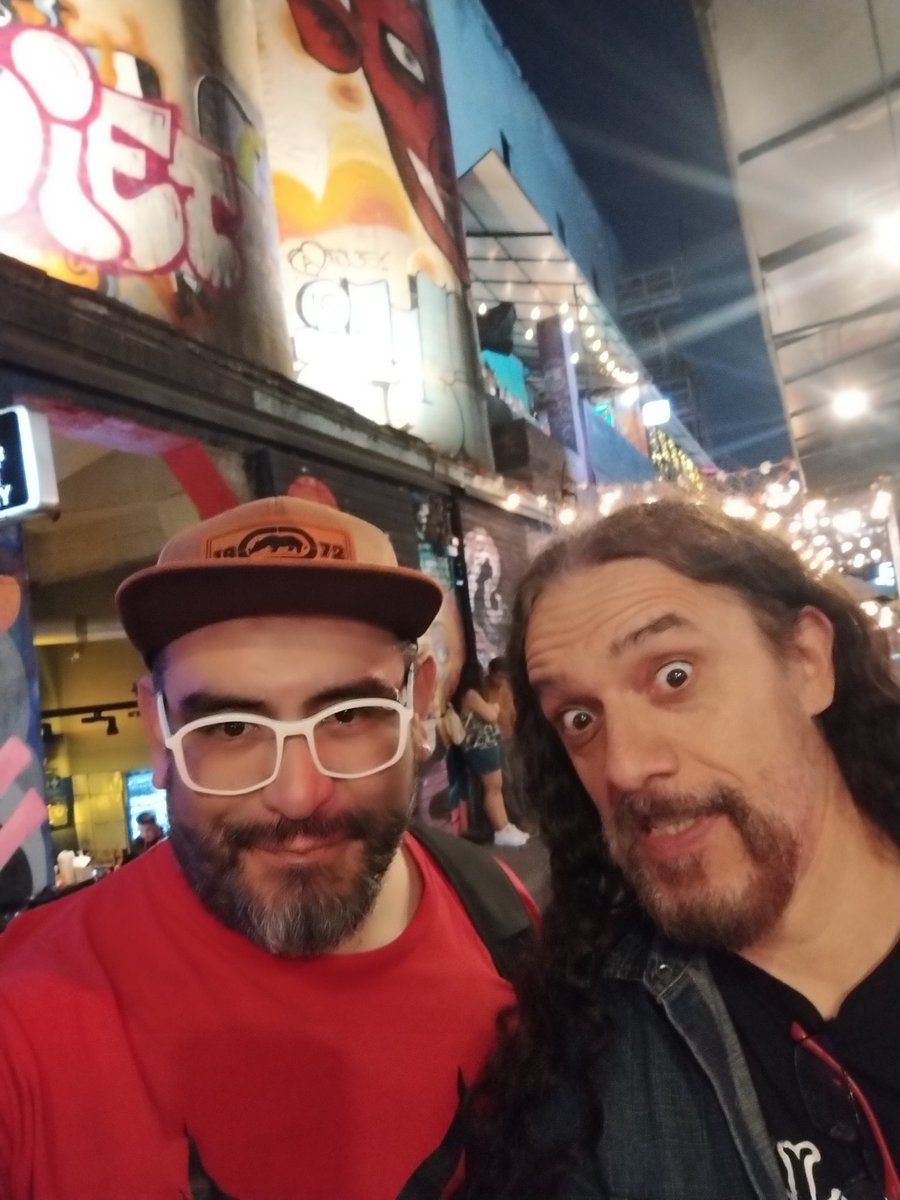 El sábado andaba cubriendo el Doom city fest y me encontré al profesor <a href="/ivannieblas/">Ivan Nieblas El Patas 👹</a> uno de los gionistas chingones de muchos de los podcast que escuchamos y pos lo fui a fanear, larga  vida a Convoy  y que suene el himno de Charlotte gainsbourg, deadly valentine #ConvoyEnChilango