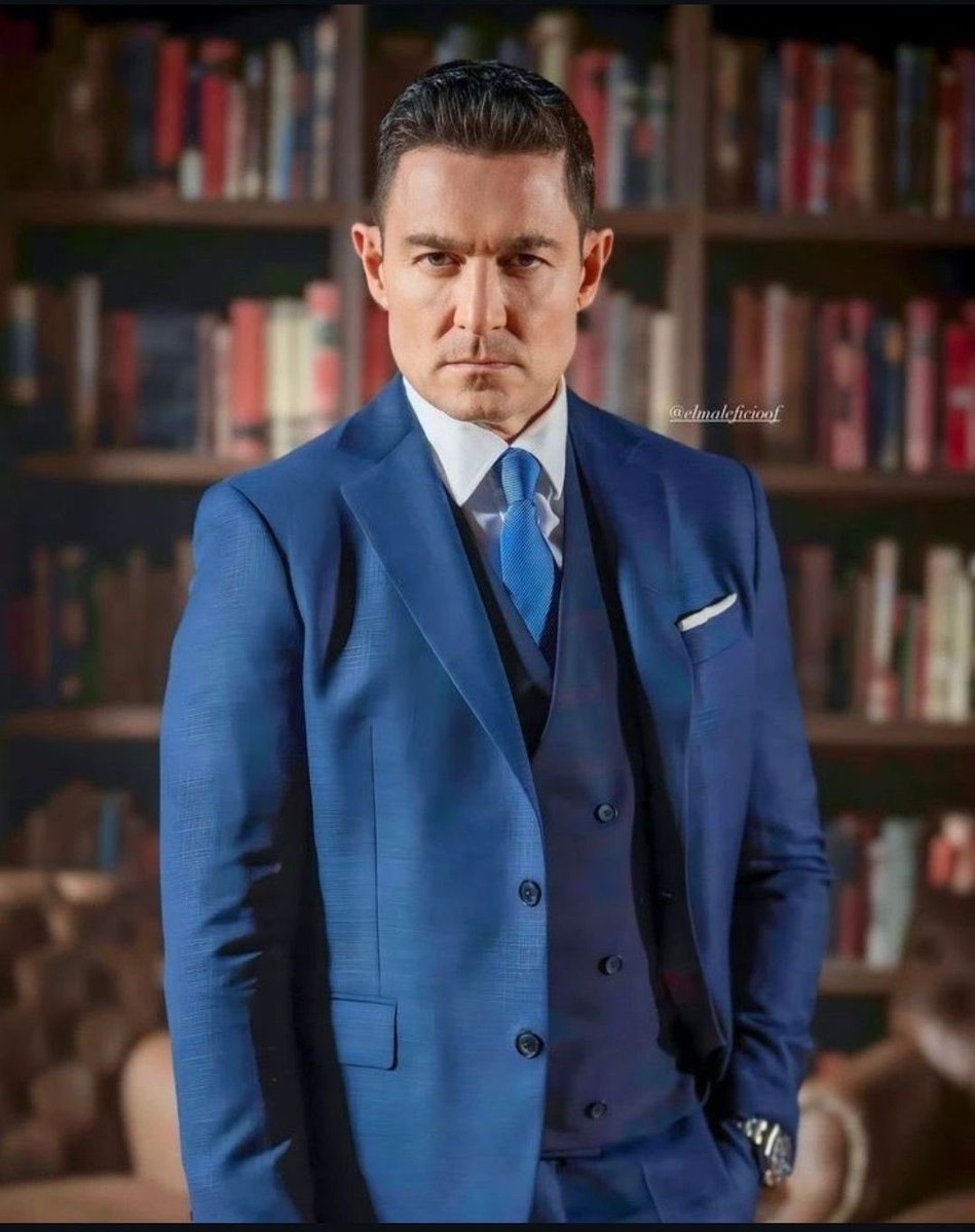 El número 1 de mi vida fangirlistica🤭 llegó hoy a la 6ta base 🥹💙🥰. HBday FCO! Que tus años se sigan llenando de risas y abrazos de esos que buscaste por muchos años ✨. #FernandoColunga