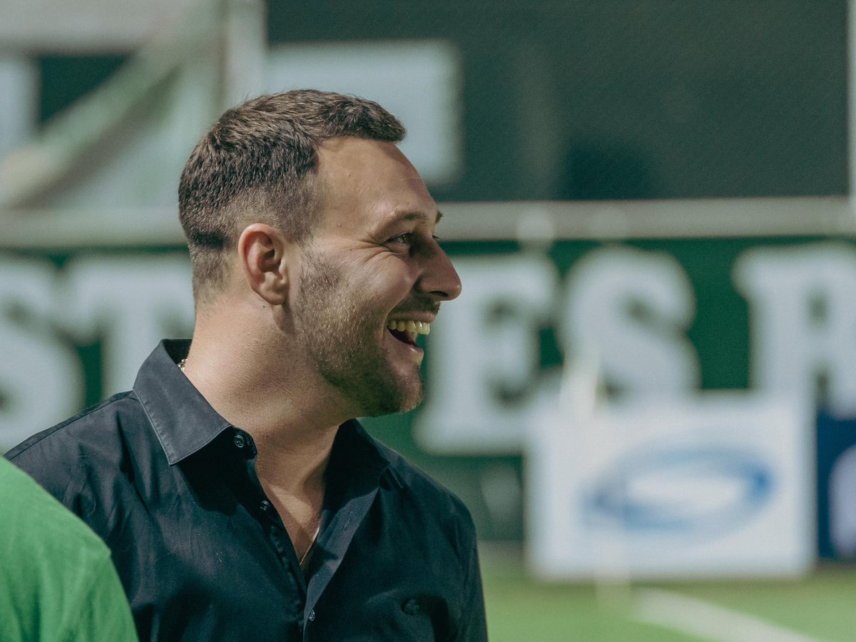 Dos goles. Un pibe del club. Un mensaje. 🇳🇬

Ayer ganamos, pero lo más importante no fue solo el resultado. Fue ver a Lautaro Gómez, formado en Luis Guillón, festejando con la alegría de quien siente la camiseta como nosotros. 

Este es el camino. Cuando tiramos todos para el