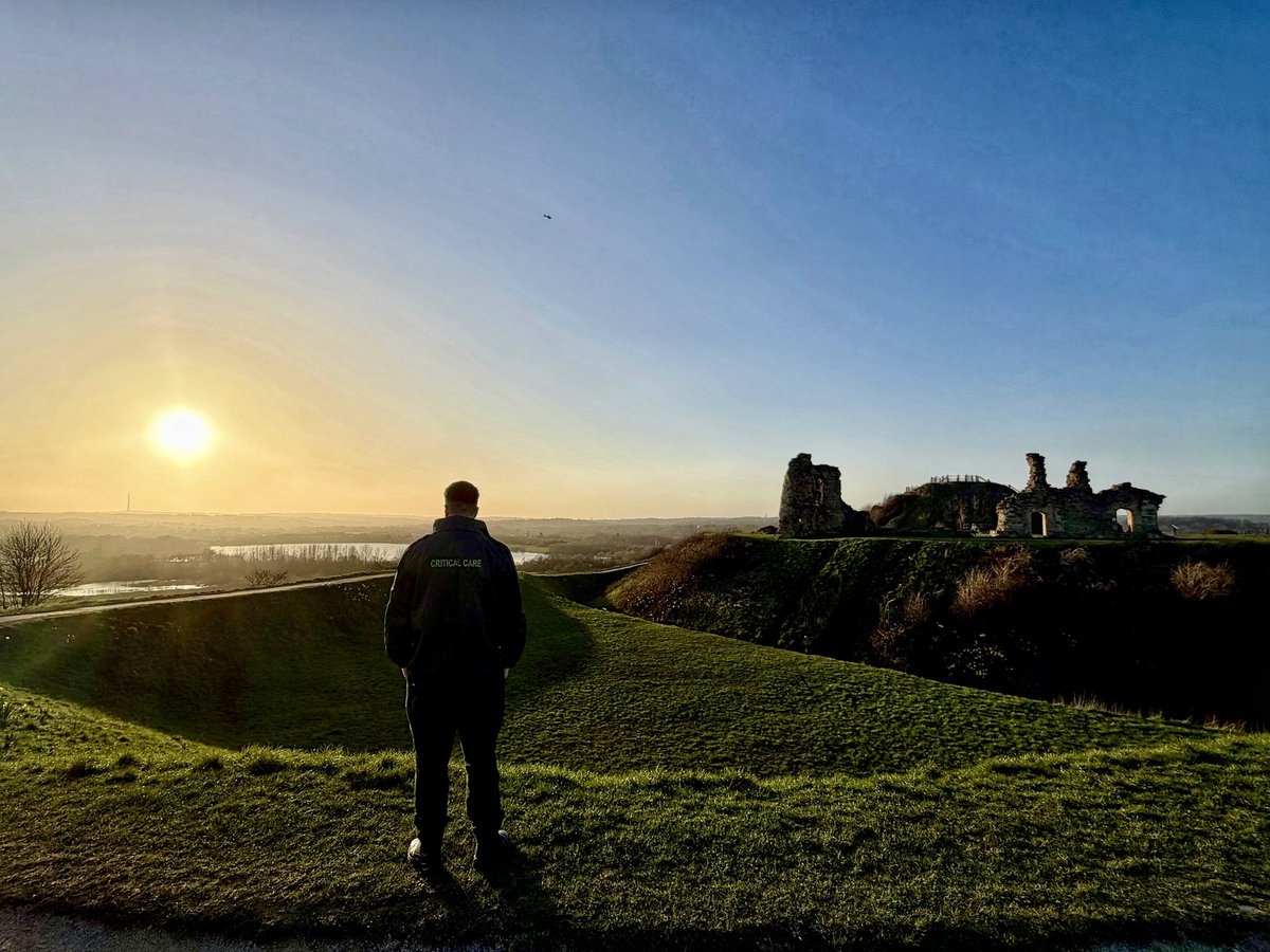 LeDyslexicMedic's tweet image. Out and about between jobs today…. @YorksAmbulance 
@hewson_sam  #criticalcare #fyp #photography #ambulance #viewsfromthecrews
