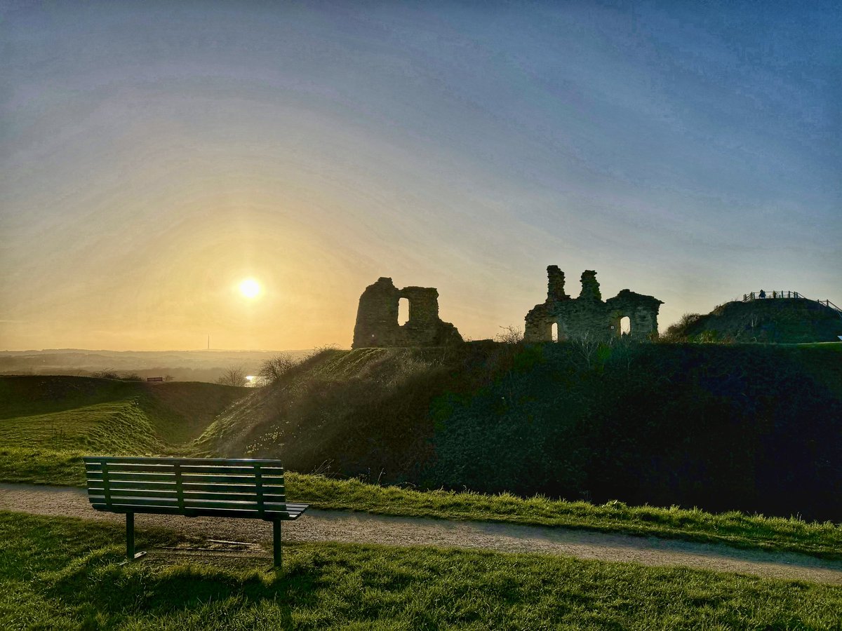 LeDyslexicMedic's tweet image. Out and about between jobs today…. @YorksAmbulance 
@hewson_sam  #criticalcare #fyp #photography #ambulance #viewsfromthecrews