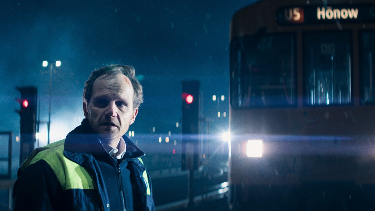AppleTVNewsHub's tweet image. The season 2 finale of #Hijack is now streaming on #AppleTV
