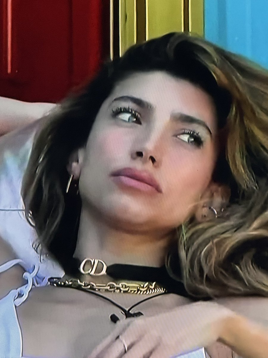 “Solange”:
Porque está sirviendo rostro cómo nadie