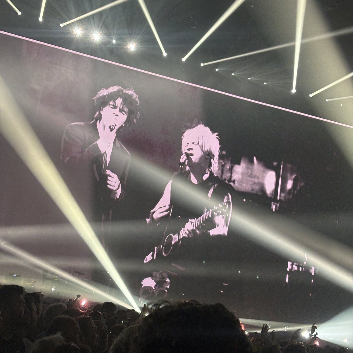 B_collignon's tweet image. Mardi 3 mars 26 :  @indochinetwitt invite Sam Sauvage sur la scène de l’@Accor_Arena pour interpréter « College Boy », chanson écrite contre le harcèlement.  #Indochine #ArenaTour