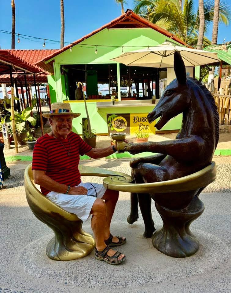 Scenes along the Malecon in PV! <a href="/CPercySearle/">Carolyn 🇨🇦</a>