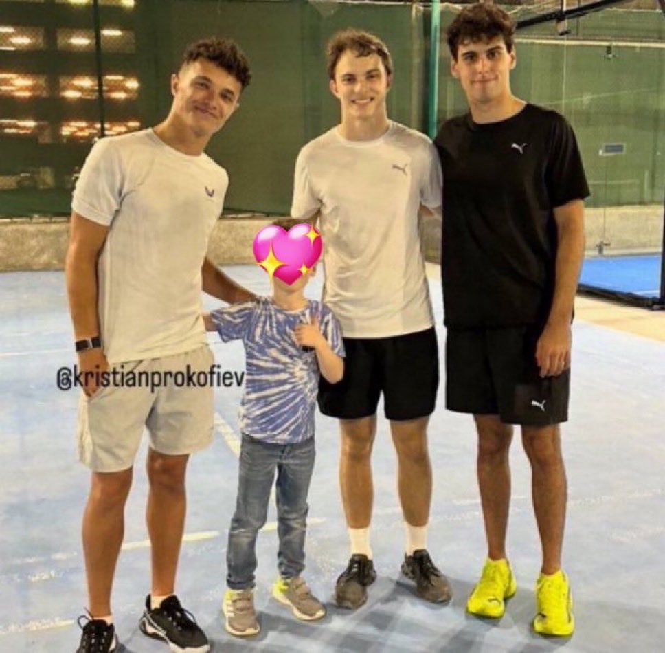 GETlTWRONG's tweet image. a trio that is very important to me and that is actually real and there are multiple moments that shows it hehehe 4815 u so dear to me !!!!