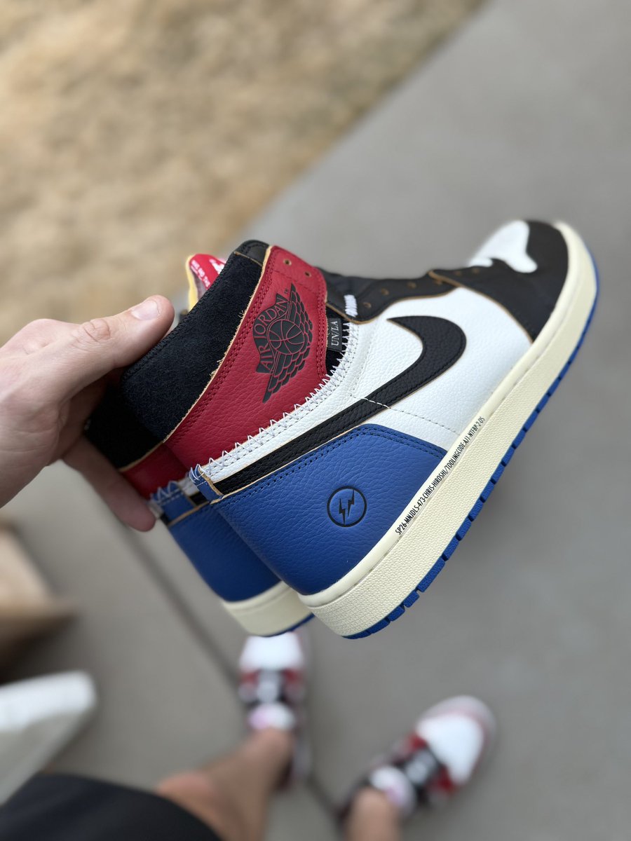 White &amp; Royal clear these by a FAT mile. 
These take the 2nd spot out of the 3 pair that dropped though.