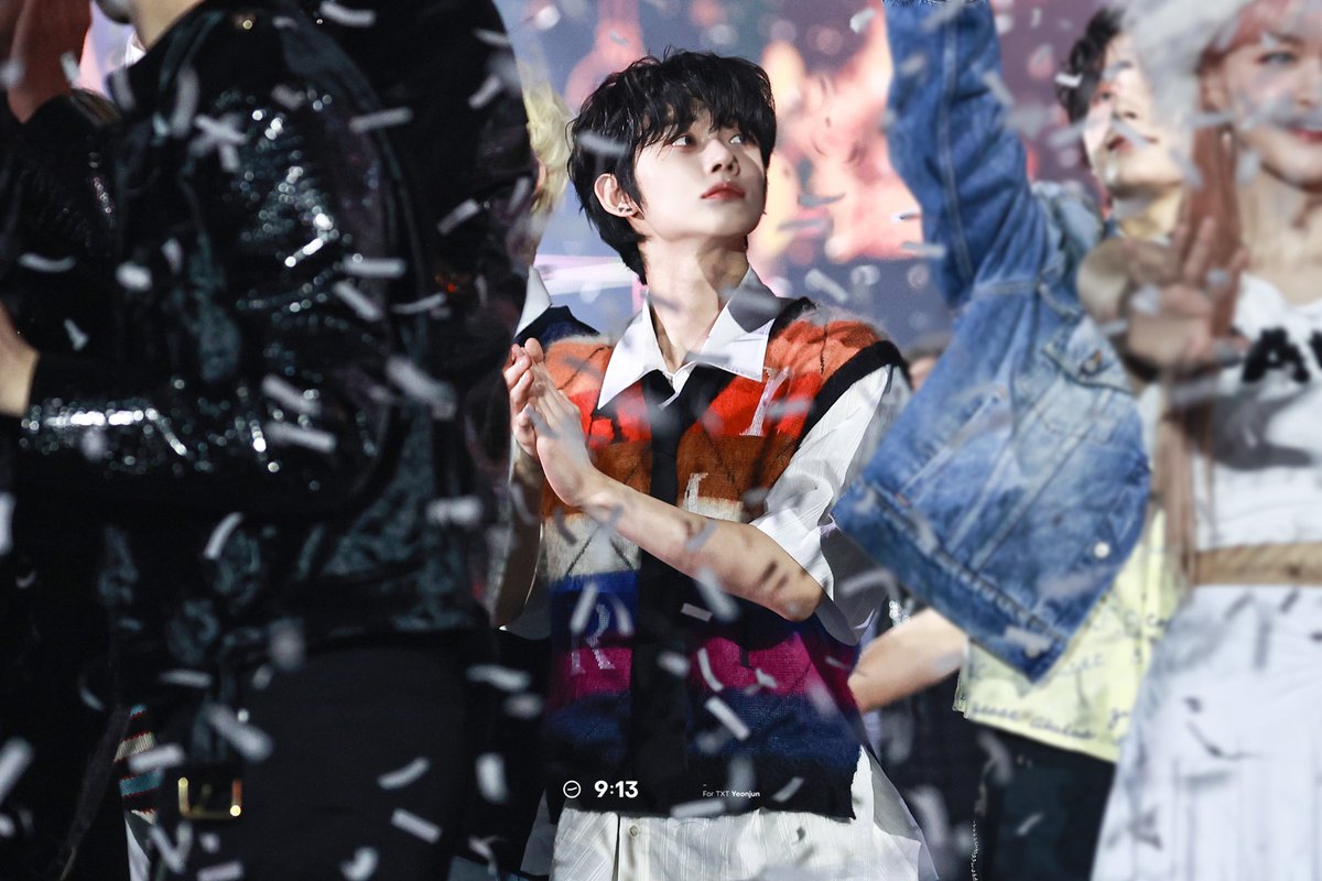 𝟗:𝟏𝟑 tweet media