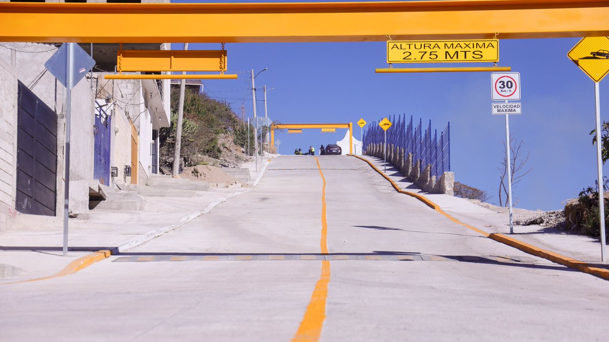Seguimos mejorando la infraestructura de nuestras colonias.

En la colonia El Paraíso entregamos nuevas vialidades, en coordinación con <a href="/LuisBNava/">Luis Nava</a>, secretario de Desarrollo Social; el senador <a href="/agusdorantes/">Agustín Dorantes</a>; y con el respaldo del Gobierno del Estado.

Con trabajo en equipo