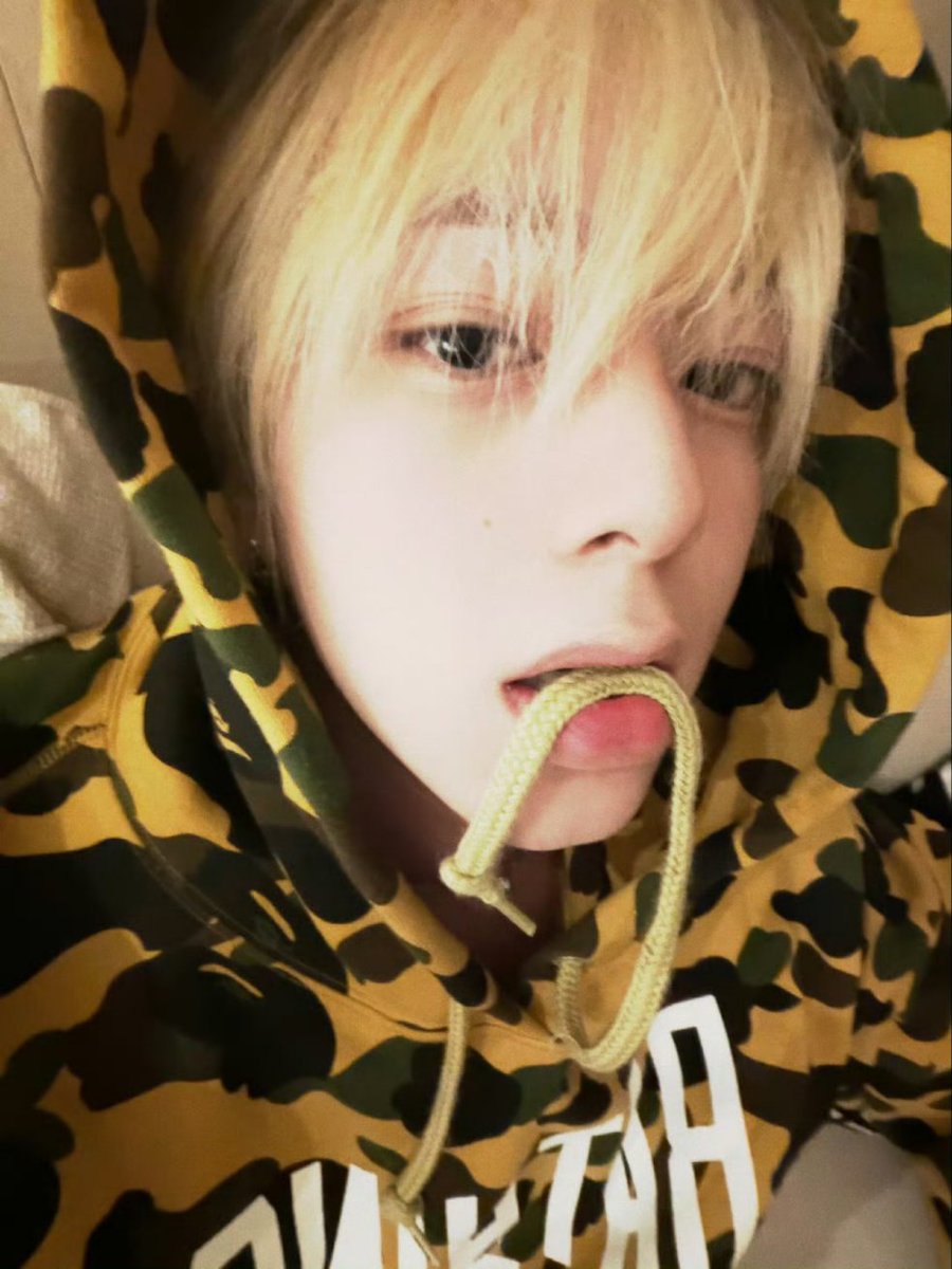 ahofbase's tweet photo. [✴️] 260303 AHOF OFFICIAL WEIBO Update with #CHIHEN 

"My hair 😧"

#즈언 
#AHOF #아홉
@AHOF_official https://t.co/29xfBhIkeI