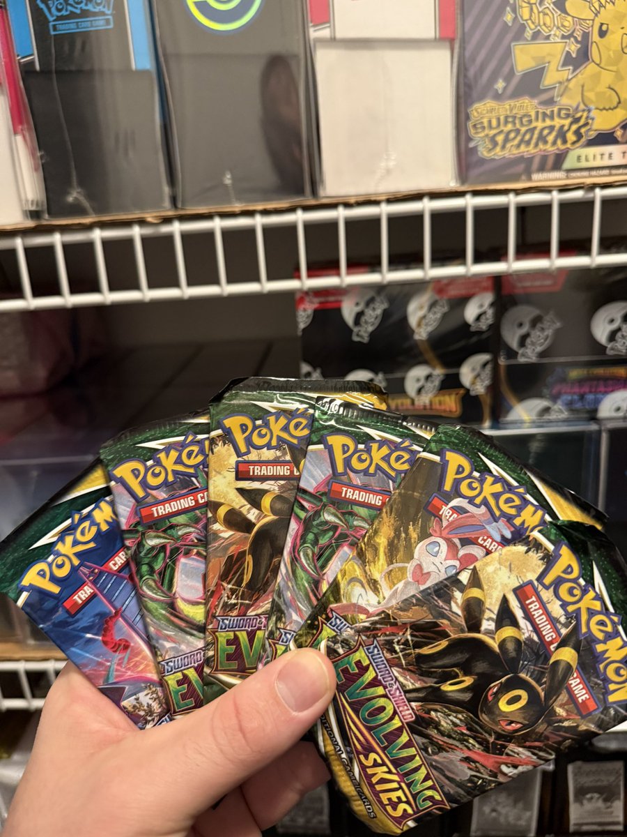 CharizardEats tweet media