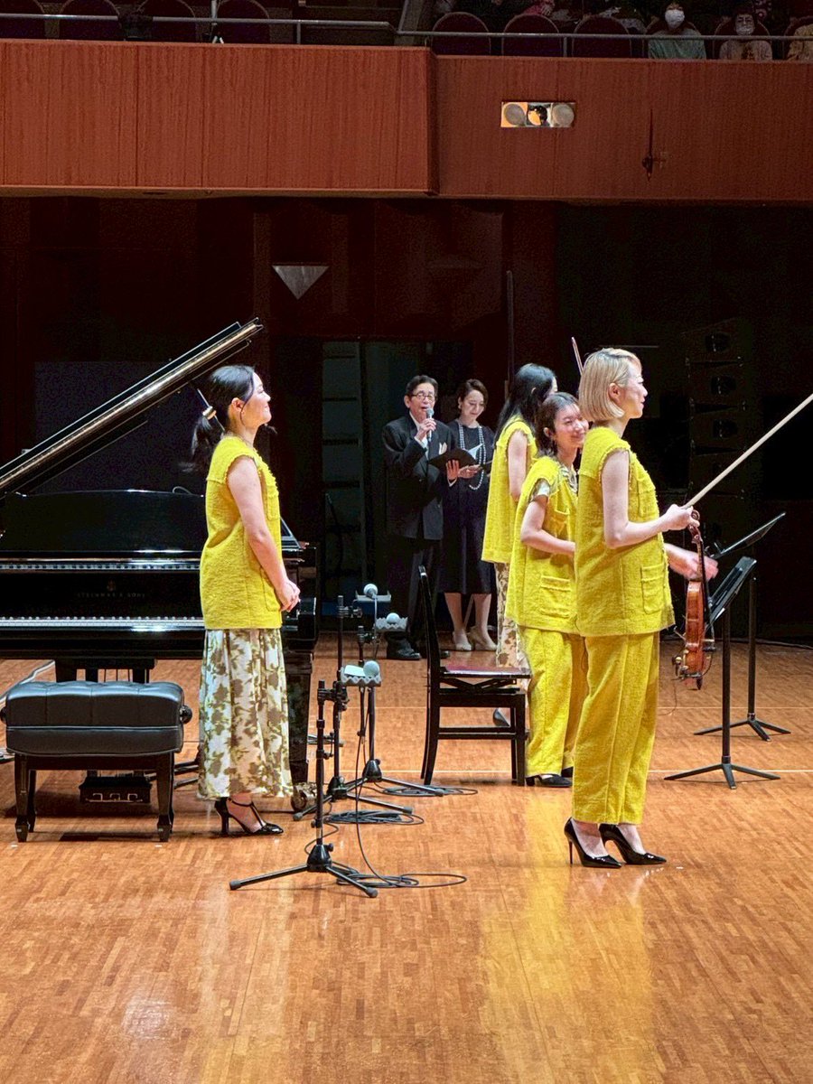 ABCラジオ「メモリーズ・オブ・ユー」公開収録ありがとうございました！
シンフォニーホール満席のお客様がグッと集中して聴いてくださっているのを肌で感じました。お一人お一人の大切な曲たちを記憶と共に重ね合わせながら聴いてくださっているのかなぁと感じました。今日の模様は3/15,22にO.A.です!