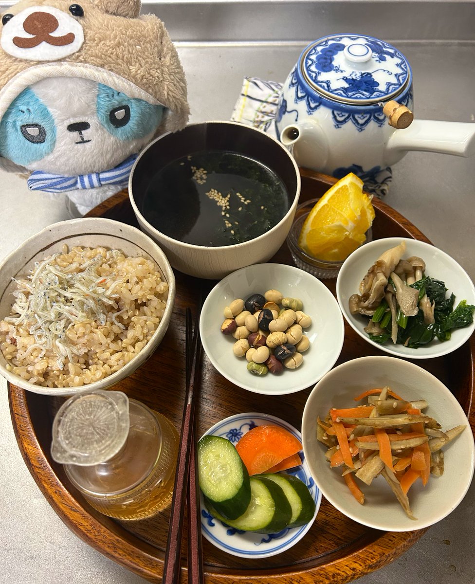 おは粗食。こんなもんしかほぼ食べてないのに悪玉コレステロール値ちょっと高いのどうしてだよぉぉぉぉぉ！