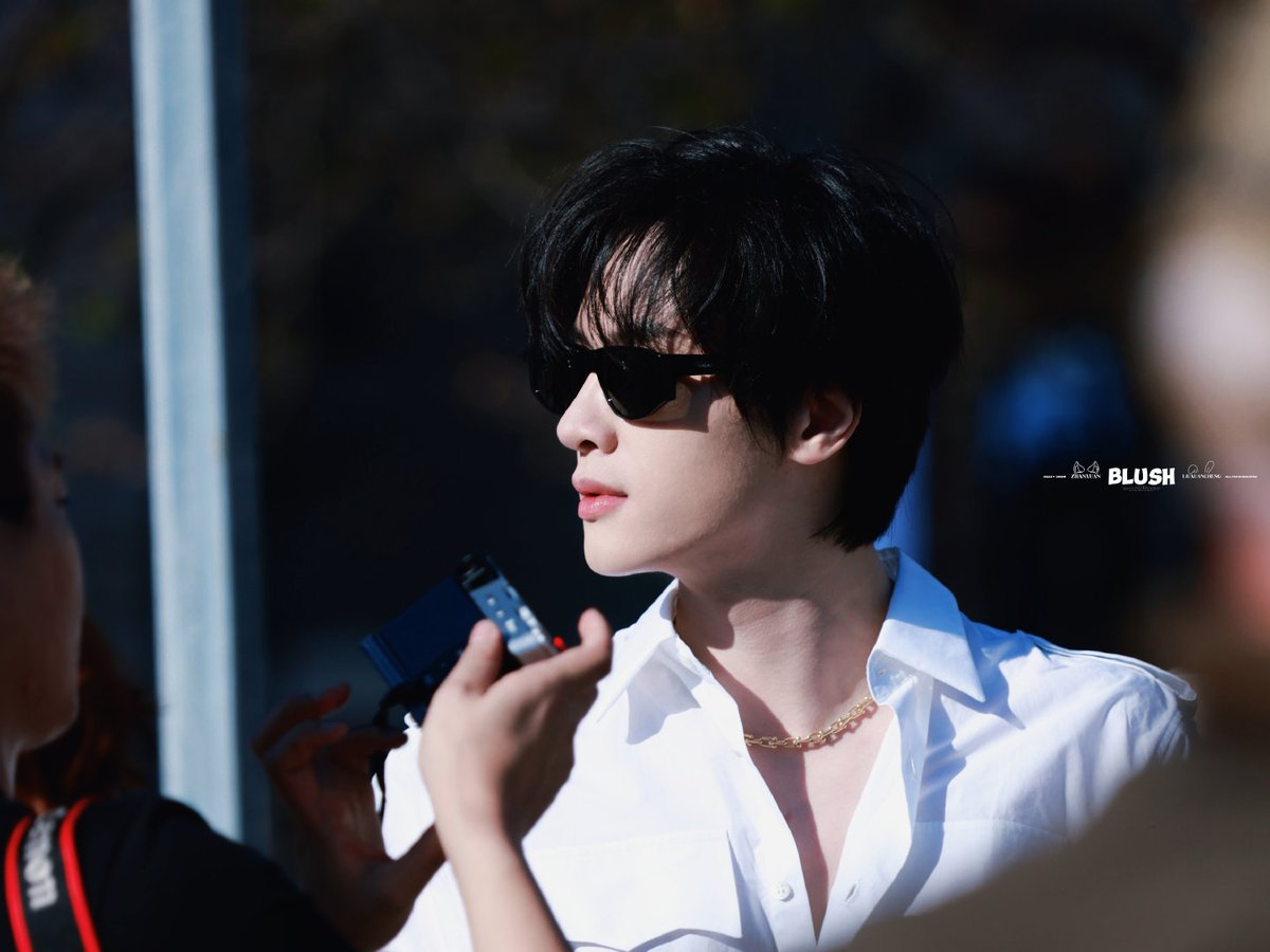 A huge shoutout to all the fansites in Paris! 📸 Your lenses