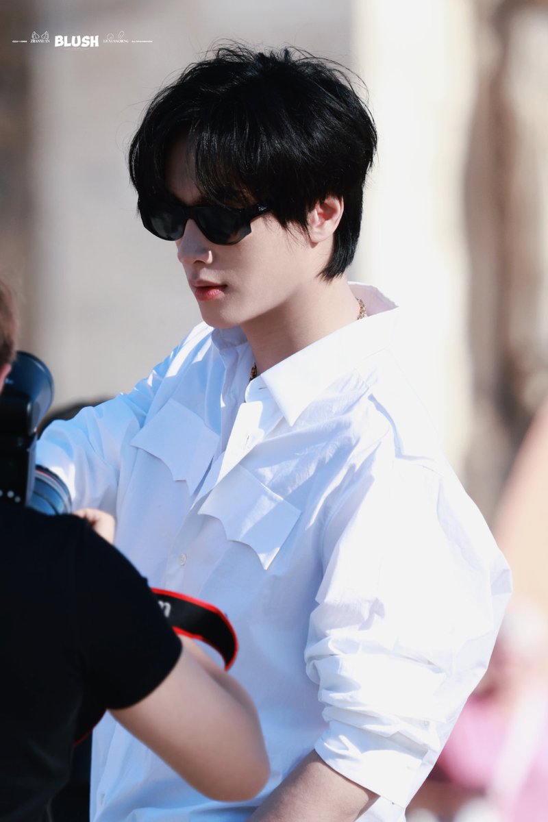 A huge shoutout to all the fansites in Paris! 📸 Your lenses