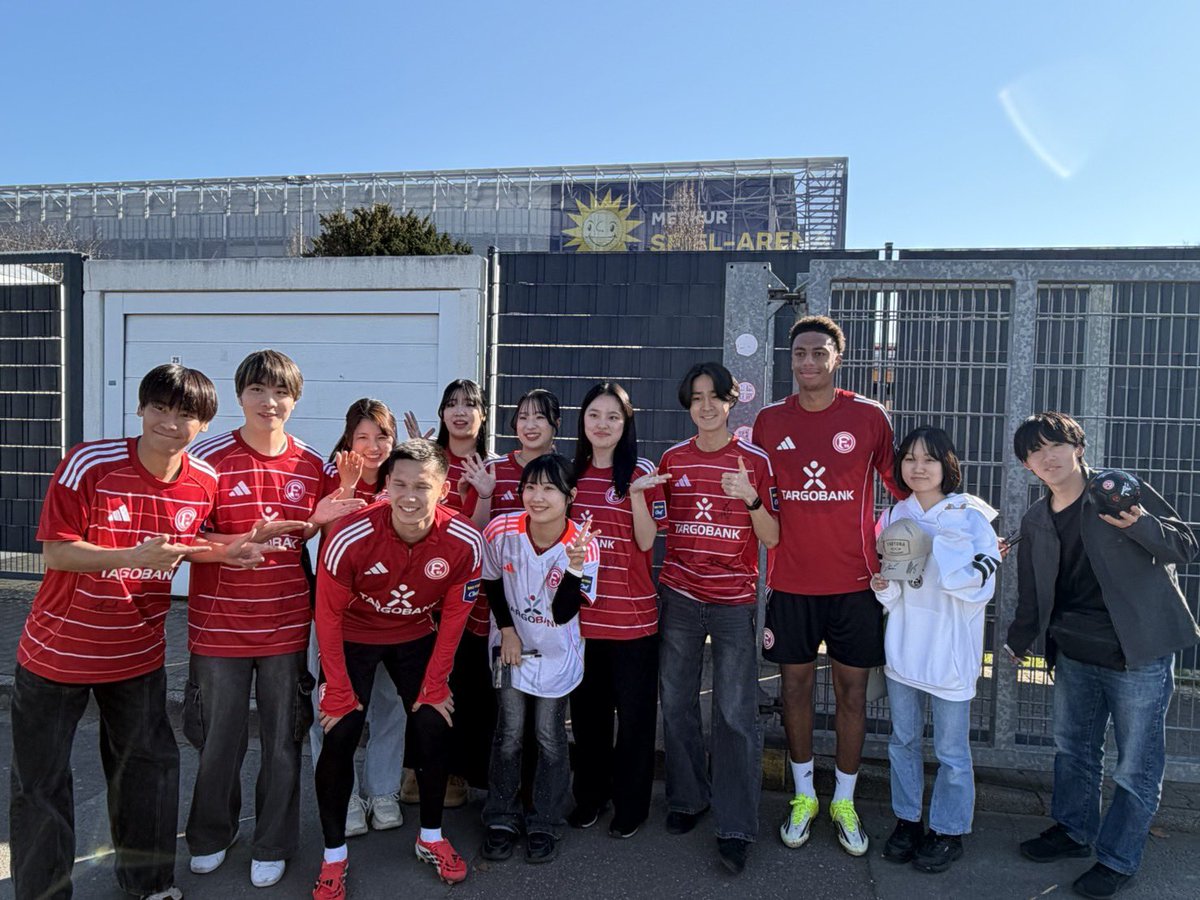 【GSBC 5日目🇩🇪】

5日目はチケッティング、マーケティングに関する講義がありました🖊️
その後、選手たちとの交流会を開催いただきました⚽️
トレーニングでお忙しいなか、ありがとうございました☺️

<a href="/F95_jp/">フォルトゥナ ・デュッセルドルフ</a> 
#明治安田協賛講座 

※スポーツビジネスプログラムは2026年度以降、募集はありません。