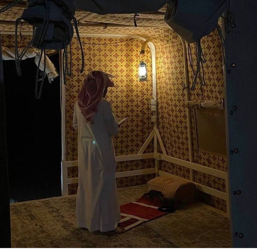 "ولا تنسَوْا  قيامَ  الليلِ  إني 
رأيتُ الخيرَ في جوفِ الليالي"