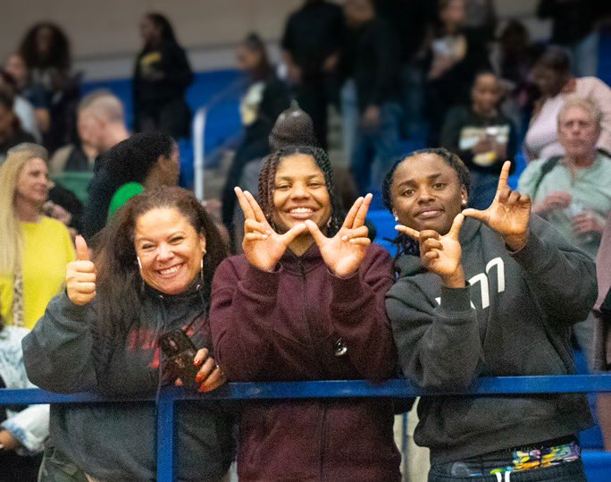 Kncrawf's tweet photo. Forever my girls!!!! 2027 crew!!
@BroncogirlsBB
@Janaibehoopin
Lish #RecruitLSide 🖤❤️ https://t.co/zF86HGEQrW