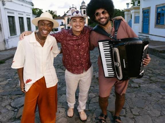 Palpites  #MelhoresDoAno

Música do ano 

P do pecado - Menos é mais, Simone Mendes 

Lembrei de Nós- João Gomes
Tubarões 

Tubarões- Diego e Victor Hugo.