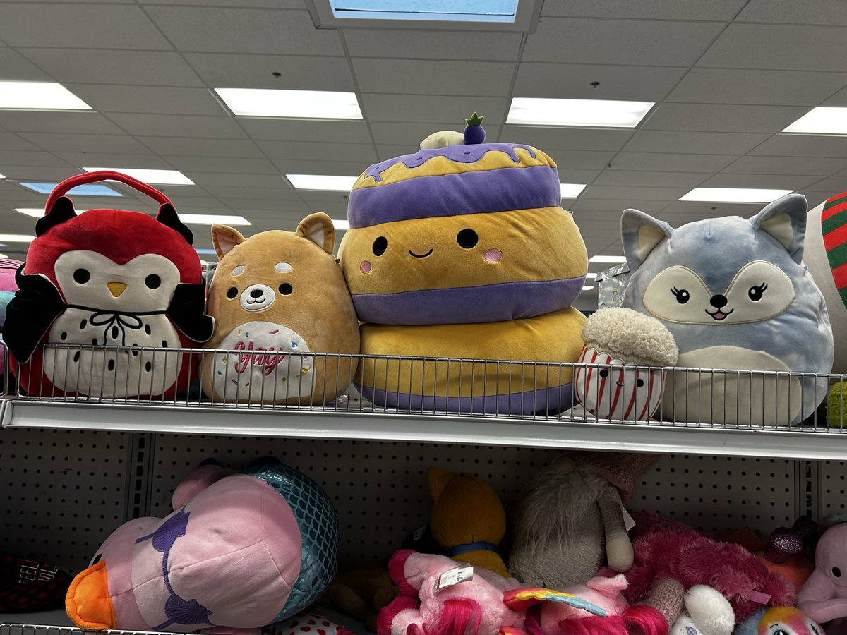 ArtistwithPride's tweet photo. Was at the #thrift store again 2 months ago and of course I found more #Squishmallow toys… 🫩 didn’t post it until now becuz I’m sick and tired of the redundancy of it all (1/2)… https://t.co/WRcgfF3t24