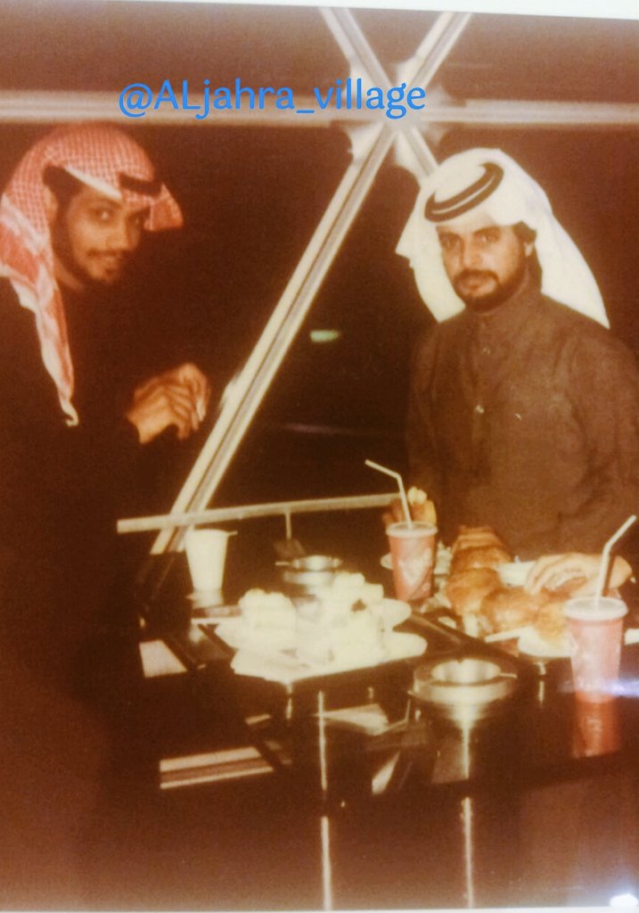 ALjahra_village's tweet photo. التقطت الصورة سنة ١٩٨٧م
في أبراج #الكويت 🇰🇼
وتجمع من اليسار :
الشهيد
*طارق فلاح العيبان الشمري
*الشيخ خالد بن جاسم آل ثاني
- يرحمهم الله جميعاً -
#الجهراء
#الكويت 🇰🇼 https://t.co/imwUTnhlLF