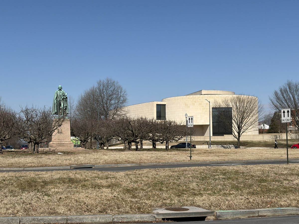 dpedreira's tweet image. #Paseando por el #precioso #recinto de la @AmericanU.