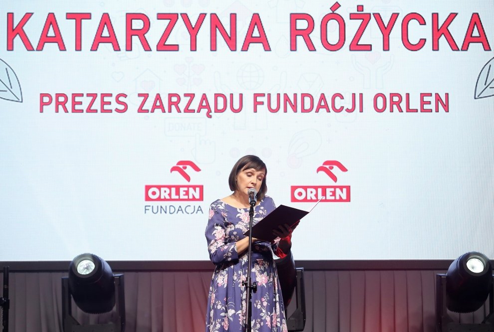 Bob57PL's tweet photo. 📛Była prezes Fundacji Orlenu zgodziła się wydać 4,6 mln zł na kampanię  propagandową PiS, którą przeprowadzali ludzie Przemysława Czarnka. 
Teraz  ma postawione zarzuty i w ramach zabezpieczenia zajęto jej cztery  nieruchomości, w tym mieszkanie, w którym jest zameldowana‼️ https://t.co/IVmI4J0NN3