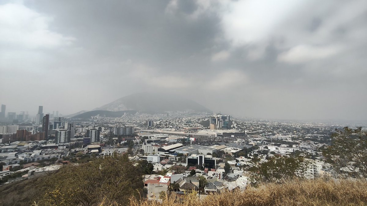 PuenteGilberto's tweet photo. Disfrute un buen fin de semana recorrido lugares que deje de visitar hace mucho y lo mejor fue admirar la vista de Monterrey con mis propios ojos la bella que tiene la vista de todo nuevo león e honrar nuestra bandera de México y aparte recorrer los puntos del centro por micuenta https://t.co/k3WPcWehwI