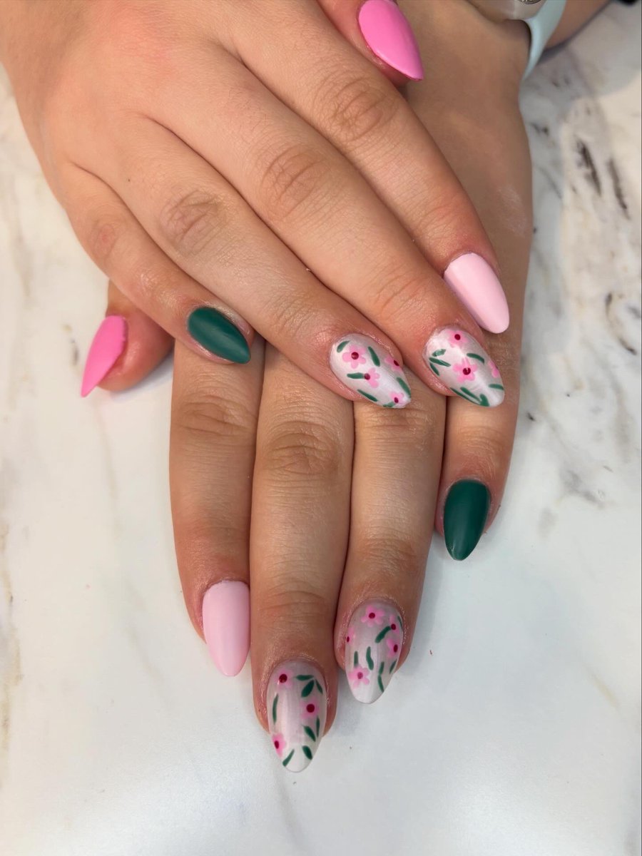 TheyCallMeShae4's tweet image. Spring nails are officially here 🌸💅
Are you choosing florals or solid colors this season? 👀

#nails #nailart #springnails #nailtech #naildesign #gelnails #nailinspo #handpaintednails