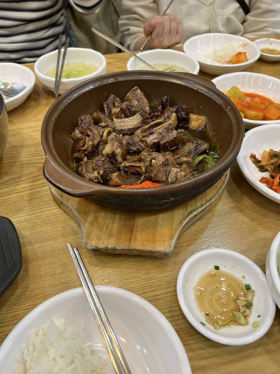 いつかのイヌ君がいた場所📷と
いつかのイヌ君が食事🍽️してた場所

カルビチム美味しかった🤤
#ナイヌ　#NAINWOO  #나인우