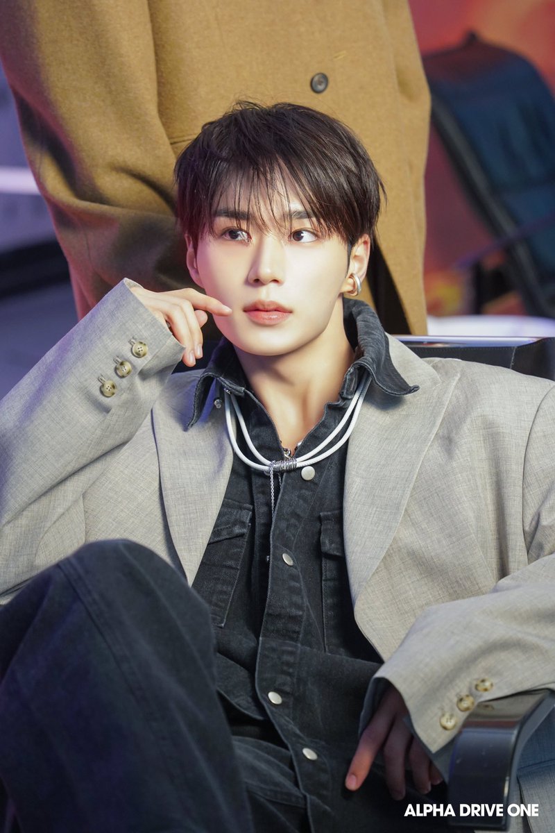 260304 플챗 'Concept Korea X Harper's BAZAAR Korea' Behind Photo 준서 🦊🤍👑 ...