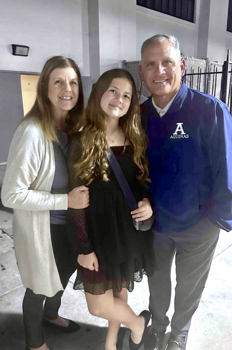 NKaravedas's tweet image. Supporting our beautiful Allison at her school district musical 🎼🎤 #SoProud #Oldest #Grands #Alli @JKaravedas
