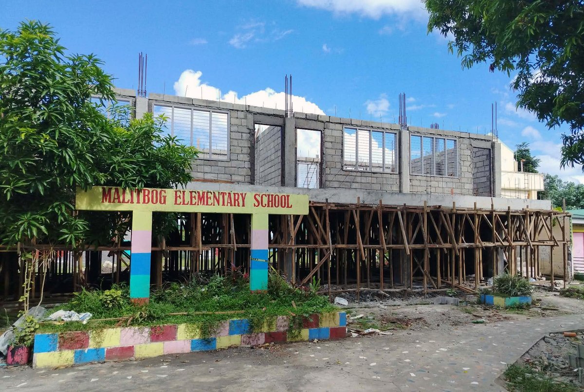 gmakf's tweet photo. Building a Flood-Resilient Future! ✨
Our flood-resilient Kapuso School Building at Malitbog Elementary School is now 60% complete! This March, 390+ students in Camarines Sur will finally have a safer place to learn. Thank you for your support, Kapuso! ❤️💙 https://t.co/NjKmDRkHzM