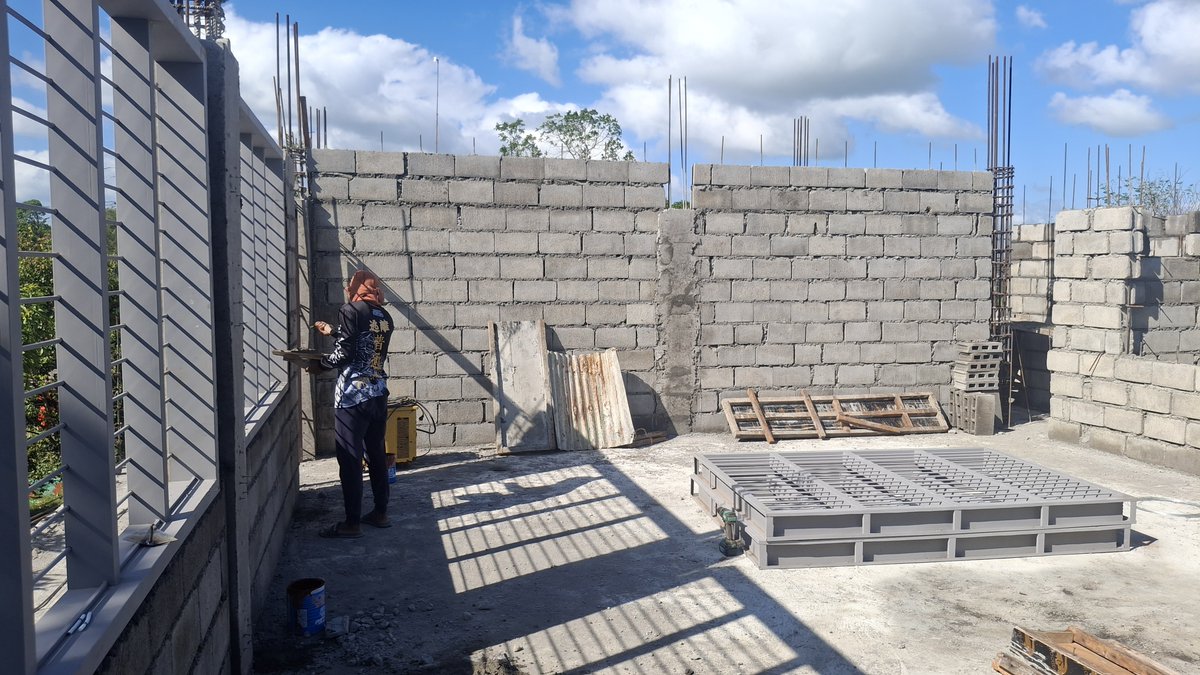 gmakf's tweet photo. Building a Flood-Resilient Future! ✨
Our flood-resilient Kapuso School Building at Malitbog Elementary School is now 60% complete! This March, 390+ students in Camarines Sur will finally have a safer place to learn. Thank you for your support, Kapuso! ❤️💙 https://t.co/NjKmDRkHzM