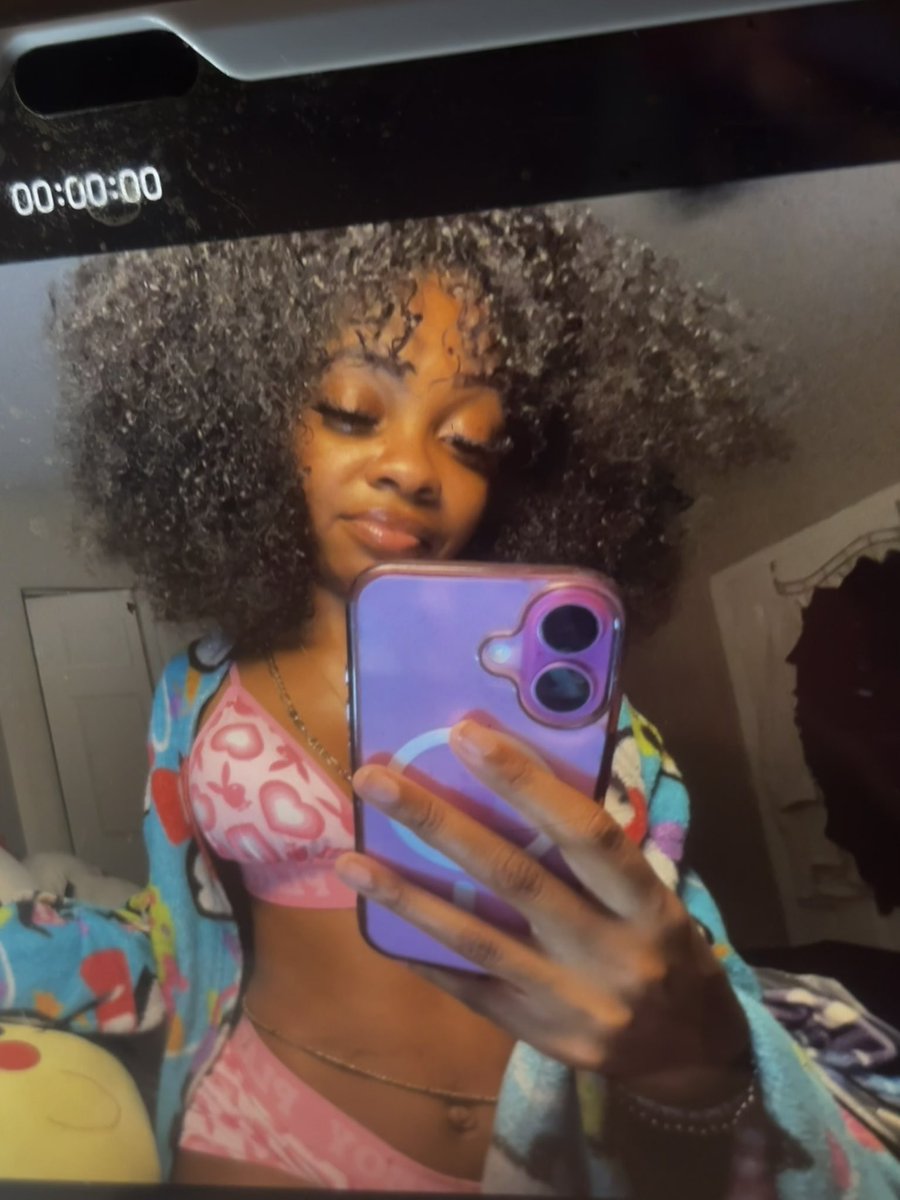 Ms.prettytiny tweet media