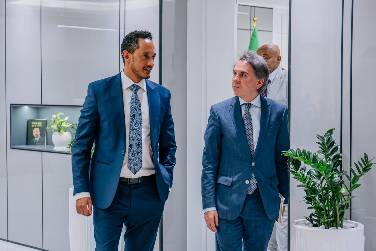 ENEC and Argentina are strengthening ties in nuclear energy! 🇪🇹🤝🇦🇷 Commissioner Sandokan Debebe met with Ambassador Ignacio Roccatagliata to discuss collaboration on research reactors, technology transfer, and human resource development for peaceful nuclear energy.