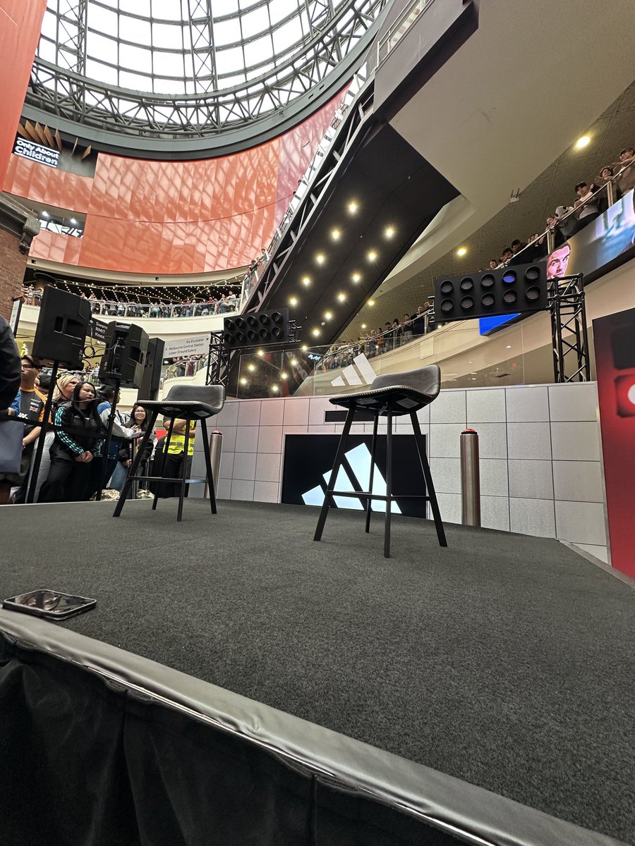 Guys living the influencer life rn 🤣🤣 VIP M&amp;G with Borteleto now being escorted to a vip area (low key giving preps at a school assembly) for his appearance 🤣