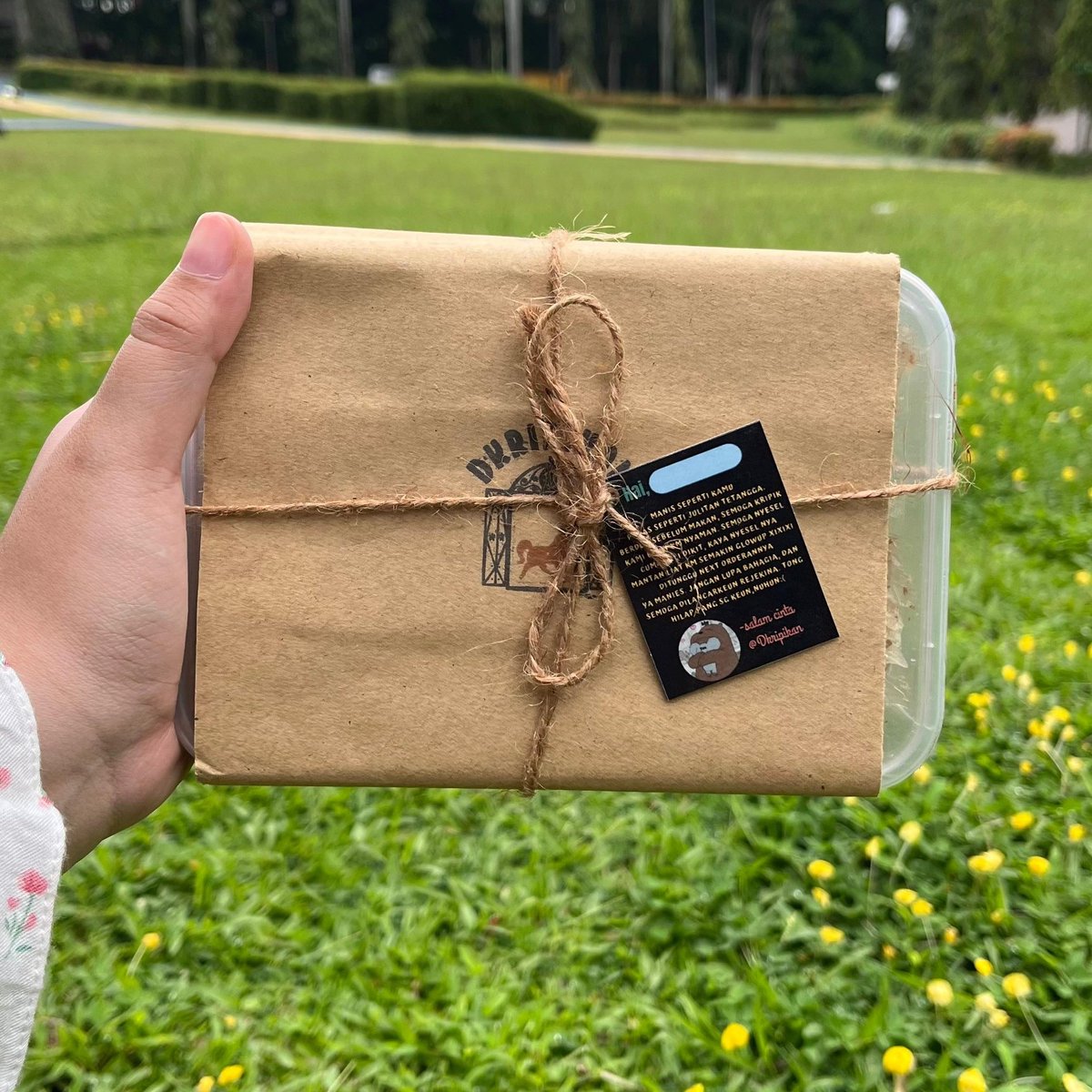 april jual kripik kuda lumping 🦖 tweet media