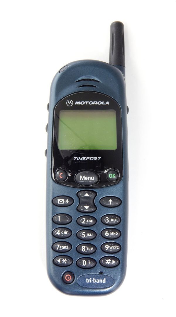 CptNash2's tweet photo. @MoniFunGirl Motorola Timeport.
Was so useful for using an unlocked phone compatible in both Europe and especially North America at the time. #FirstPhone https://t.co/ZPG95hoPxx
