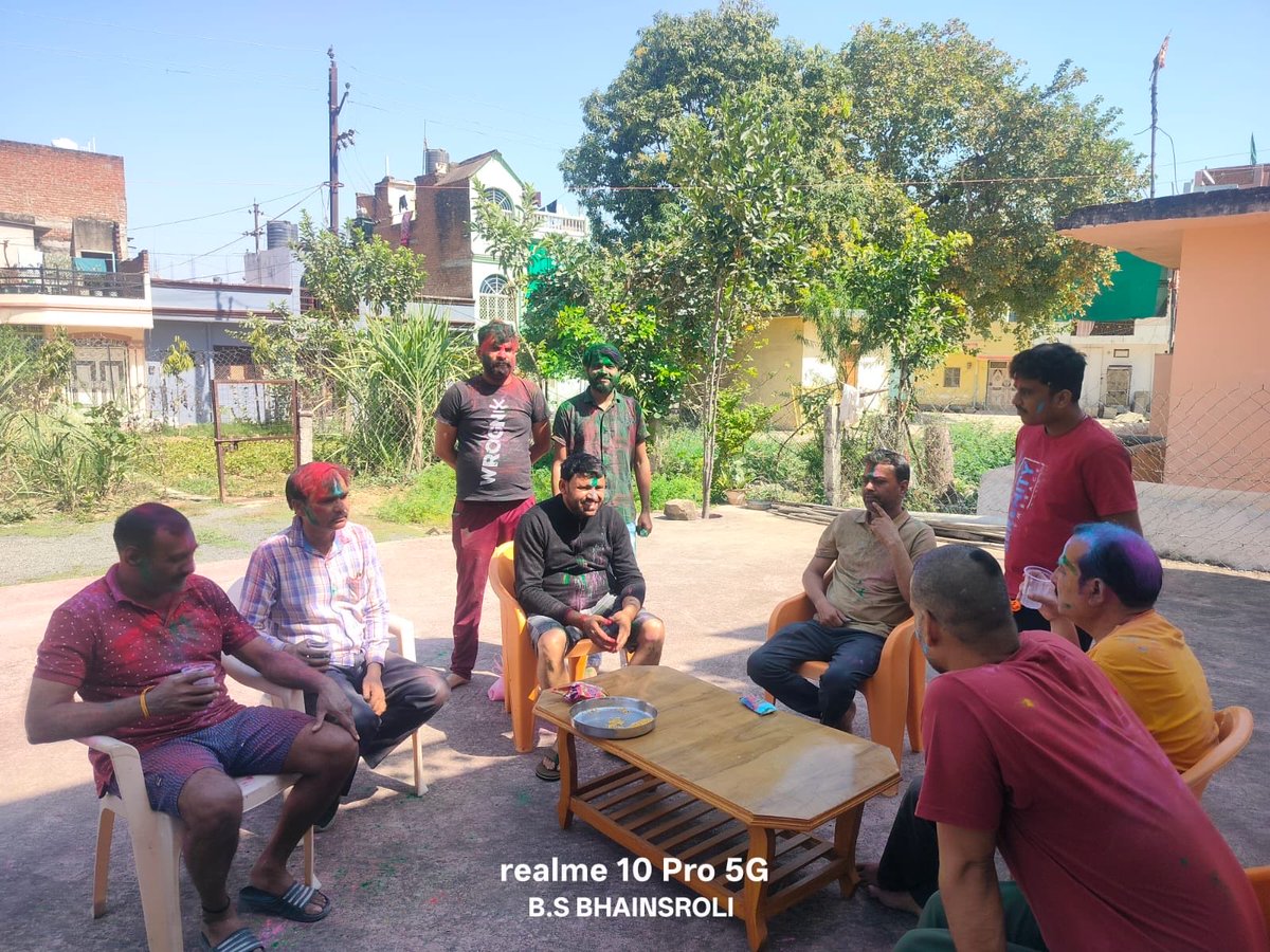 अपने मुरैना निवास पर होली के शुभ अवसर पर