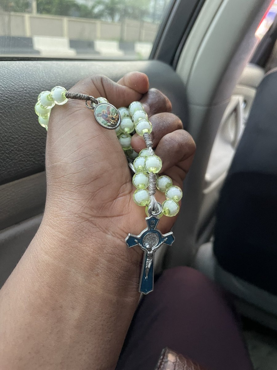 Praying my rosary every day have helped my life ,physically, mentally,emotionally and spiritually 🙏🏾🧎🏽‍♀️‍➡️🧎🏽‍♀️‍➡️.

#CatholicX 
#CatholicTwitter