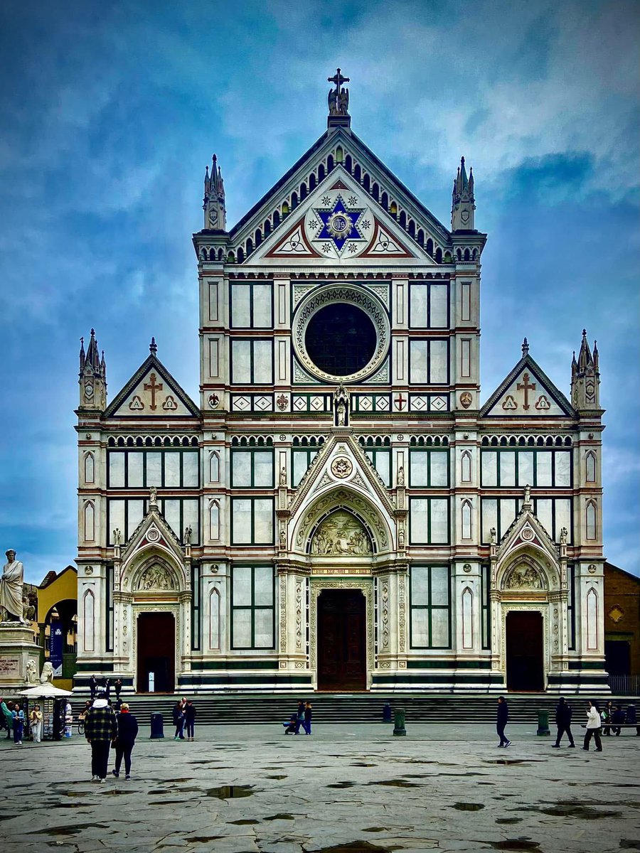 ⚜️Sguardi fiorentini 
Basilica di Santa Croce

#Firenze #DestinationFlorence <a href="/UNESCO/">UNESCO 🏛️ #Education #Sciences #Culture 🇺🇳</a> #Florence