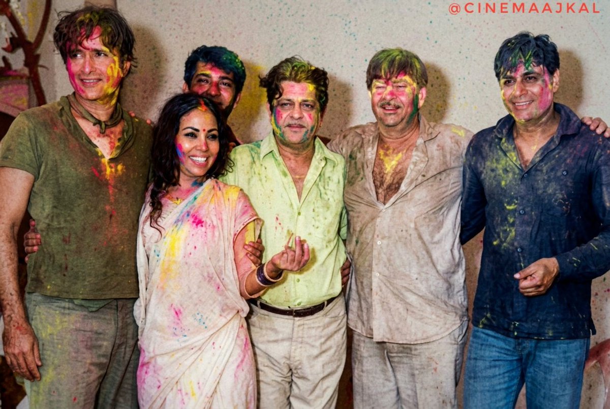 CinemAajKal's tweet photo. Iconic. 🌈 The legendary RK Studios Holi celebrations really were in a league of their own.
होली है!! ❤️🧡💛💚🩵💙💜🤎🩷
#BollywoodHistory #RKStudios #HoliVibes https://t.co/ArrFkyV94x