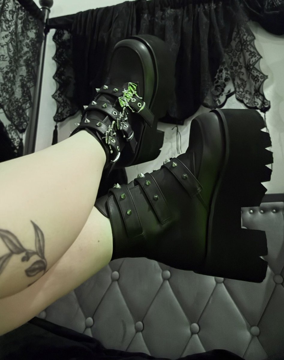 🕸 𝖍𝖎𝖊𝖗𝖔 𝖕𝖍𝖆𝖓𝖙𝖔𝖒 🕸 tweet media