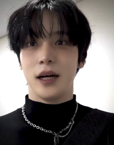tyudeonggie's tweet photo. i need to say something about the yeefies https://t.co/iDIl8kgO4q