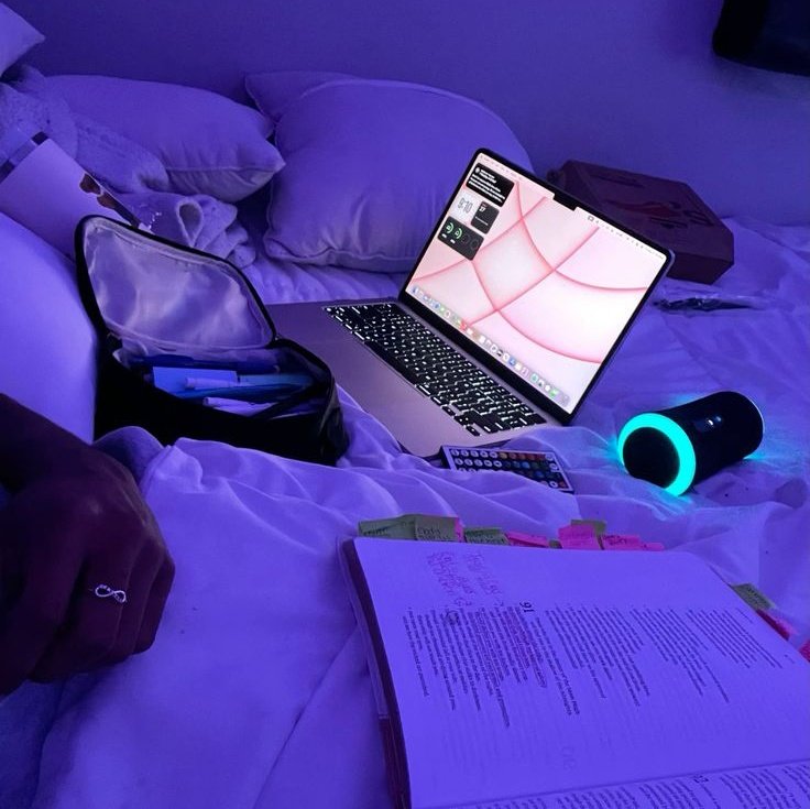 MOONA 🤎 tweet media